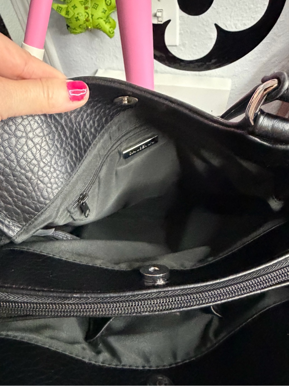 Giani Bernini - Black Pebbled Shoulder Bag with Silver Logo - Picture 11 of 16